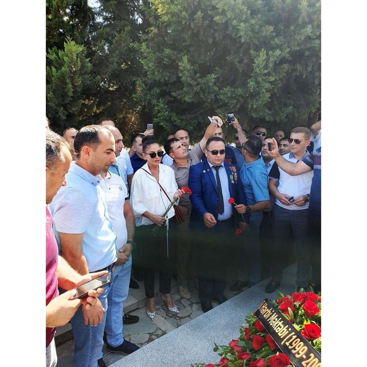 Mehriban Əliyeva şəhidlərin xatirəsini yad edib 