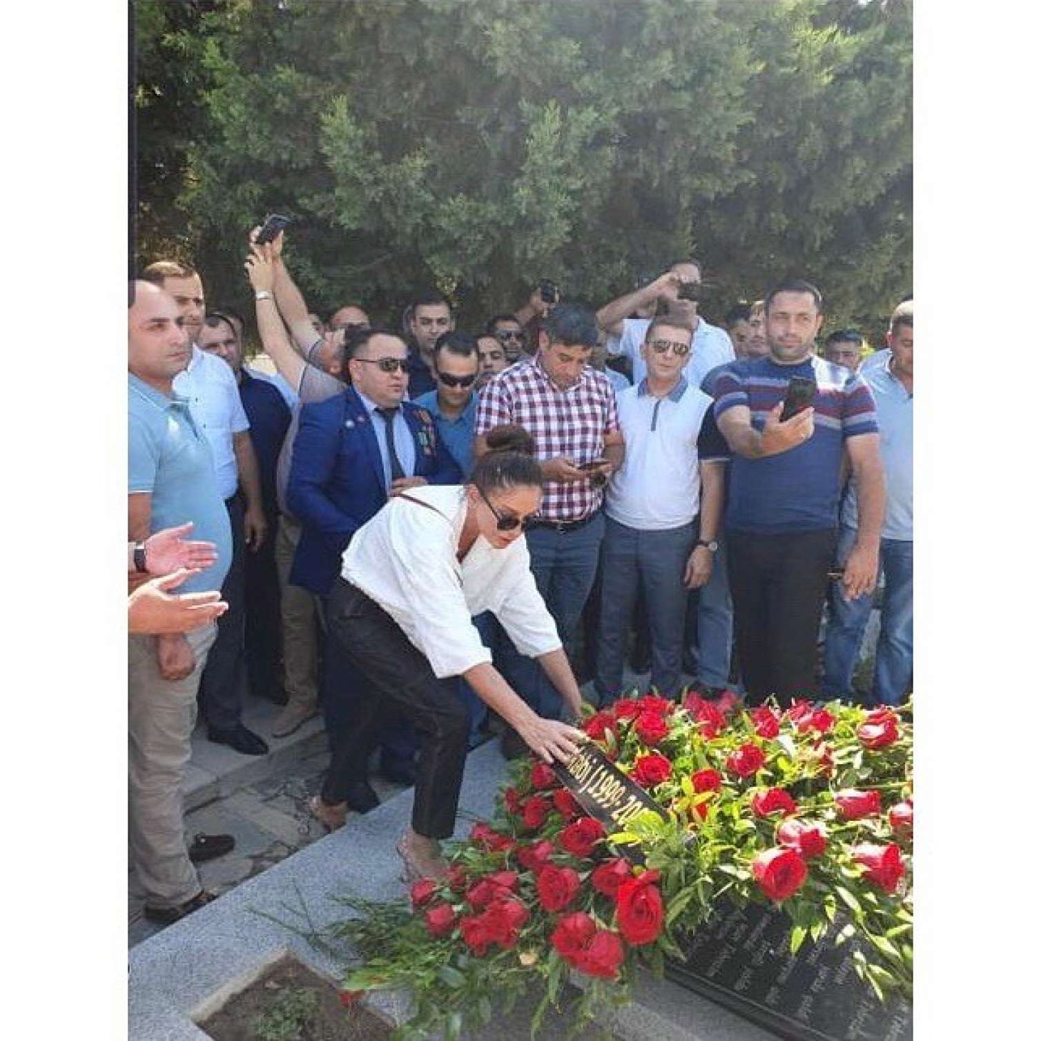 Mehriban Əliyeva şəhidlərin xatirəsini yad edib 