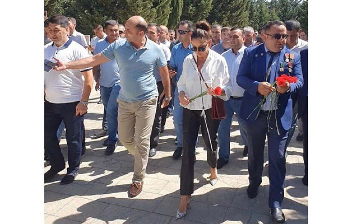 Mehriban Əliyeva şəhidlərin xatirəsini yad edib 