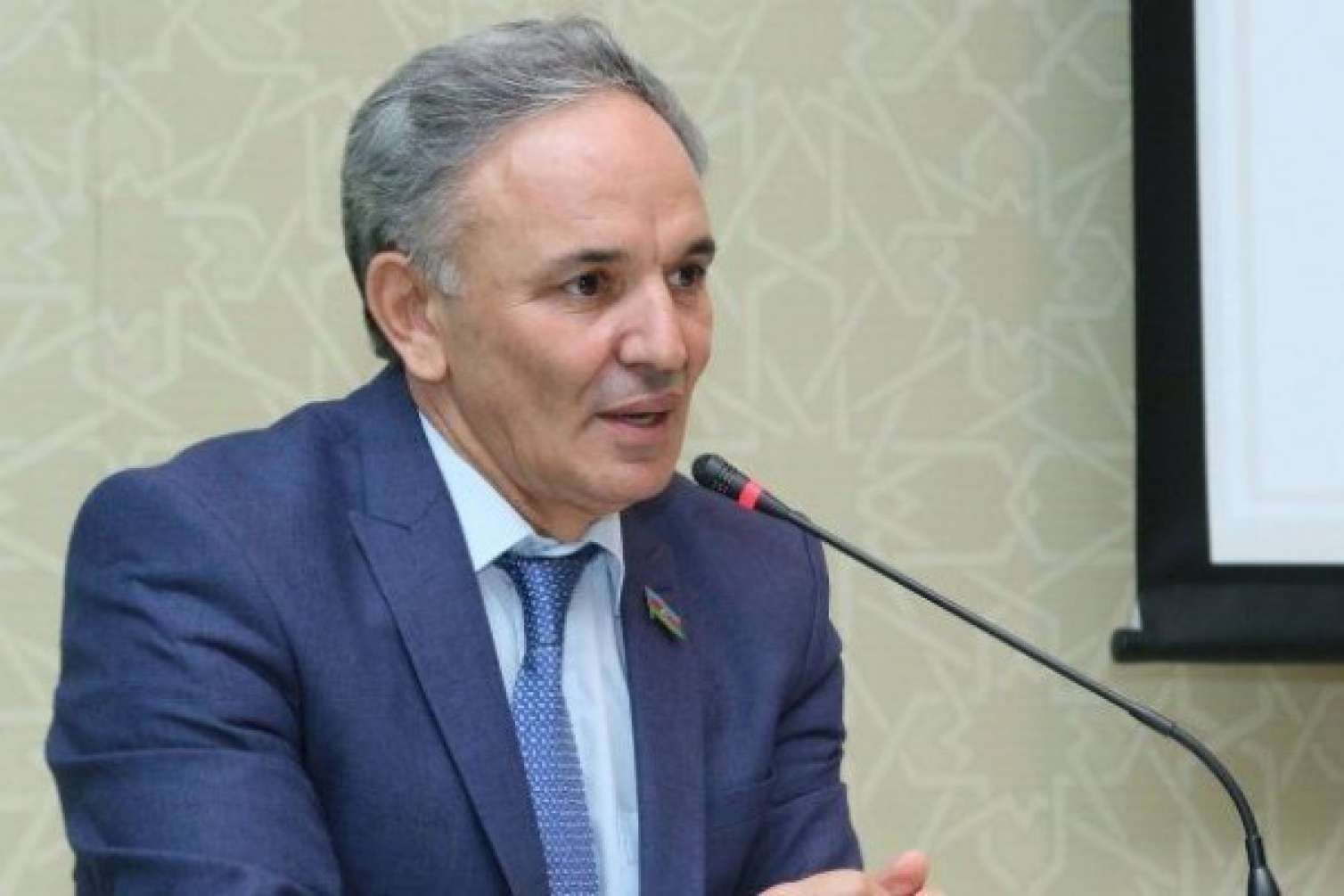 “Dünyanın heç bir ölkəsində yazılı mediadan imtina edilmir” -  Əflatun Amaşov