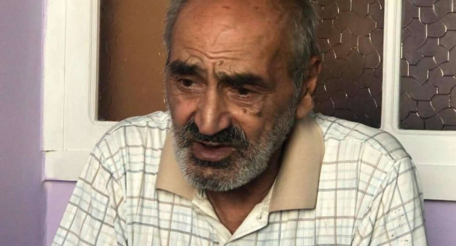 Əməkdar artistin oğlu küçə süpürməklə pul qazanır -   VİDEO