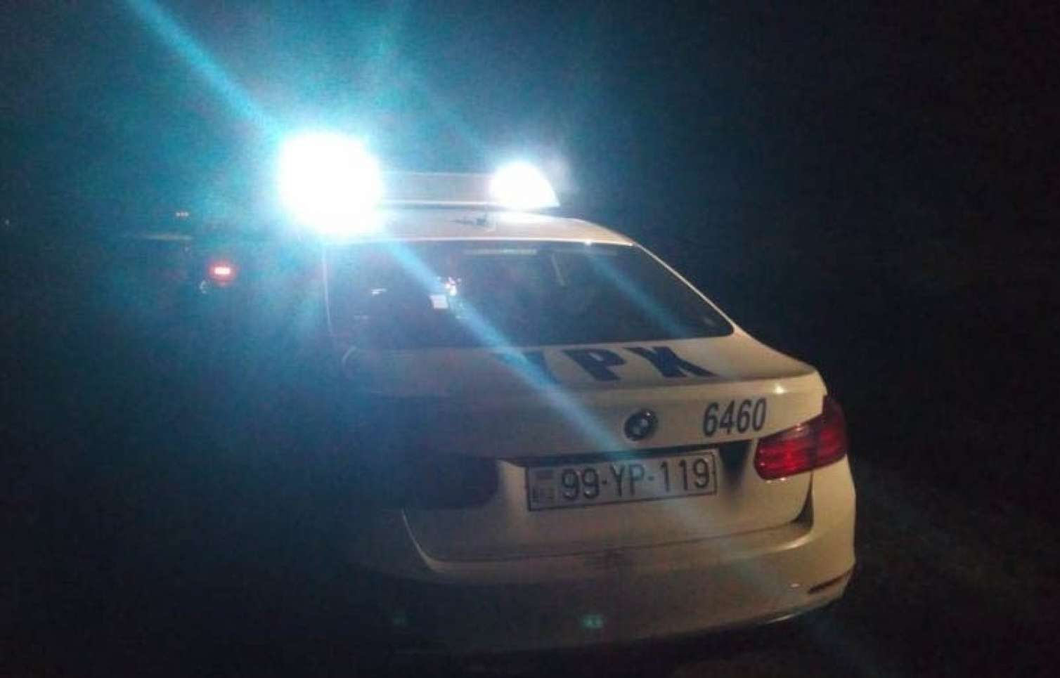 Şirvanda avtomabil mağazaya çırpılıb 