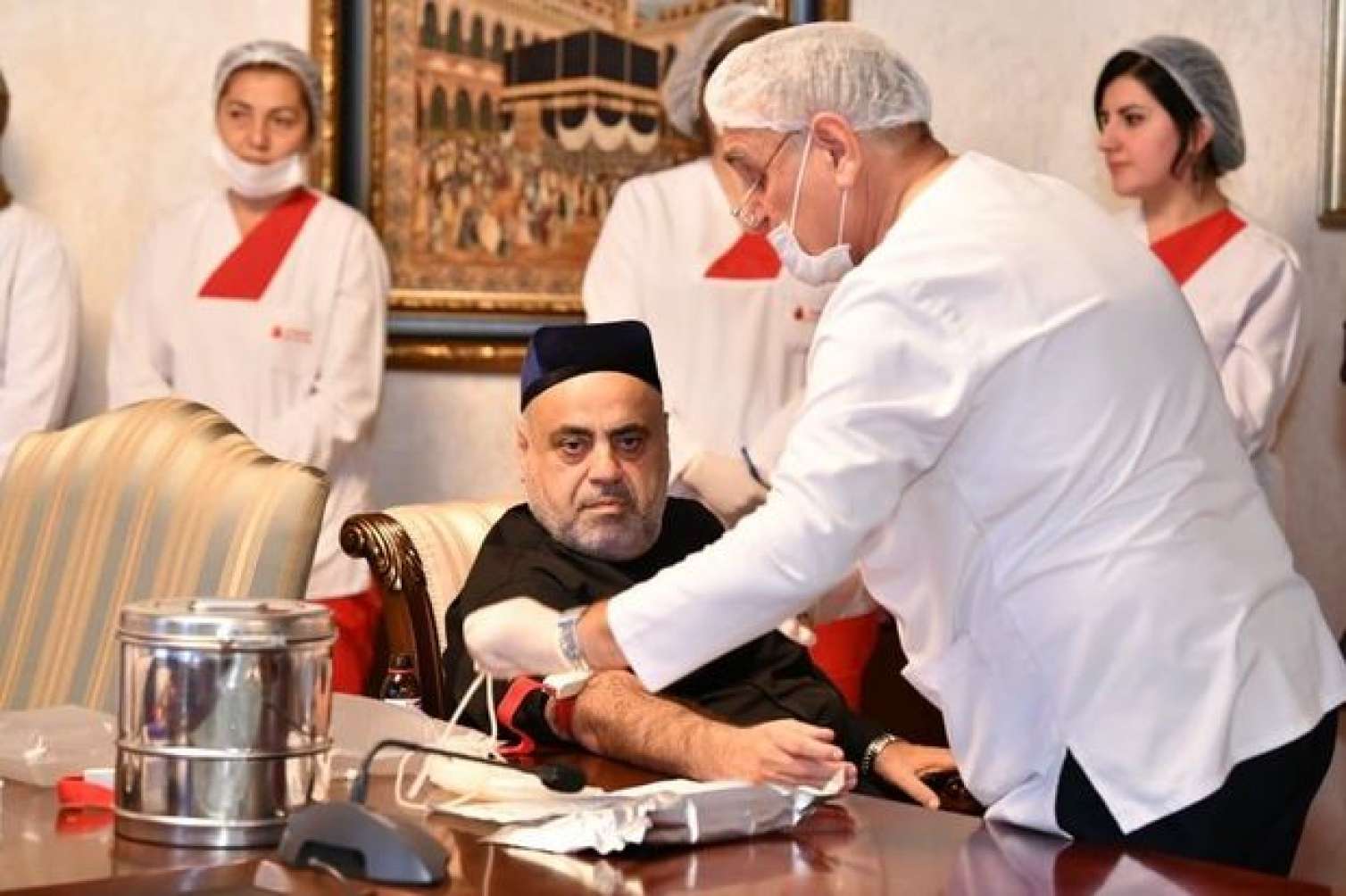 Şeyx qan verdi  - FOTO