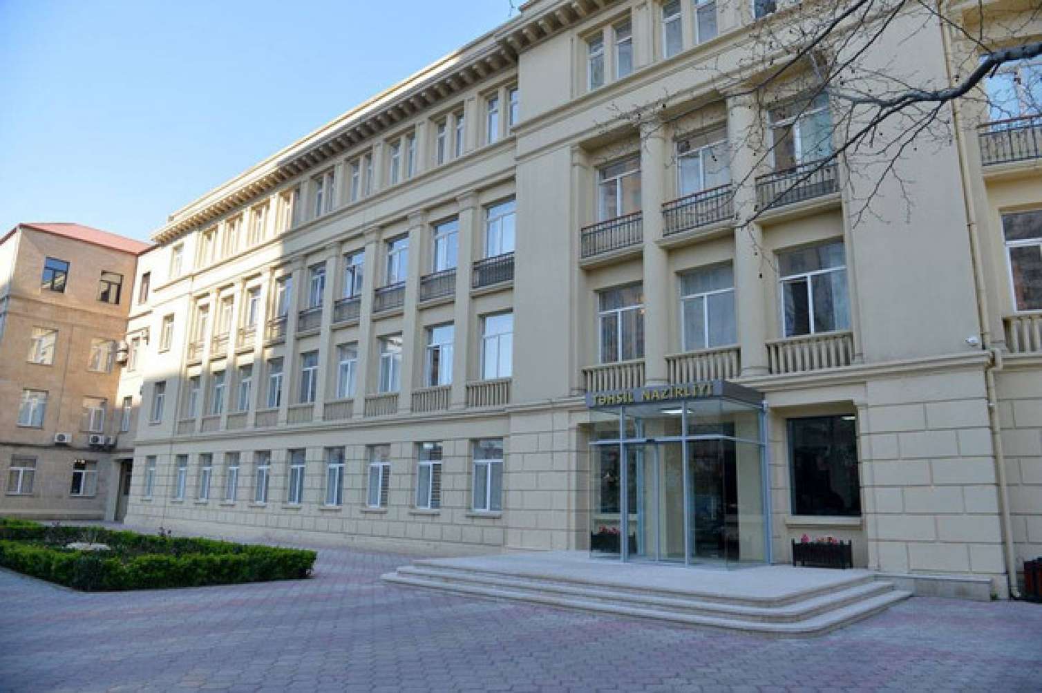 61 məktəbə yeni direktor təyin edildi 