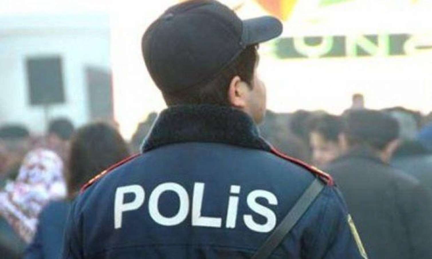Bakıda polisləri yandırmaq istədi -  Tutuldu