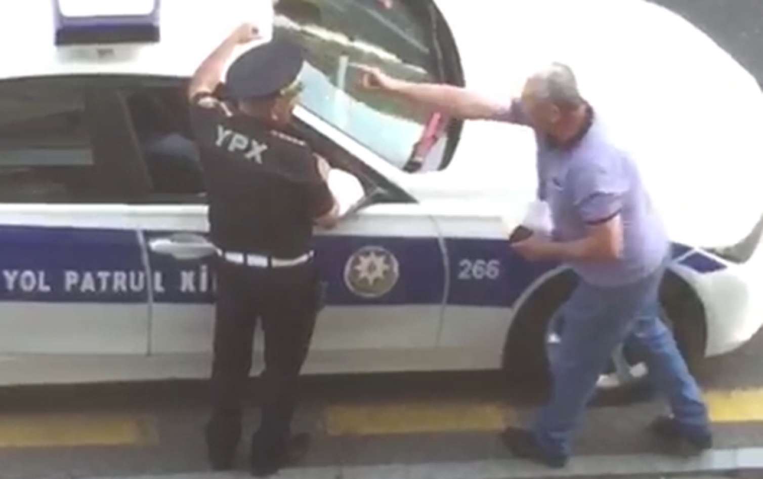 Sürücü yol polisini təhqir etdi, o isə...  