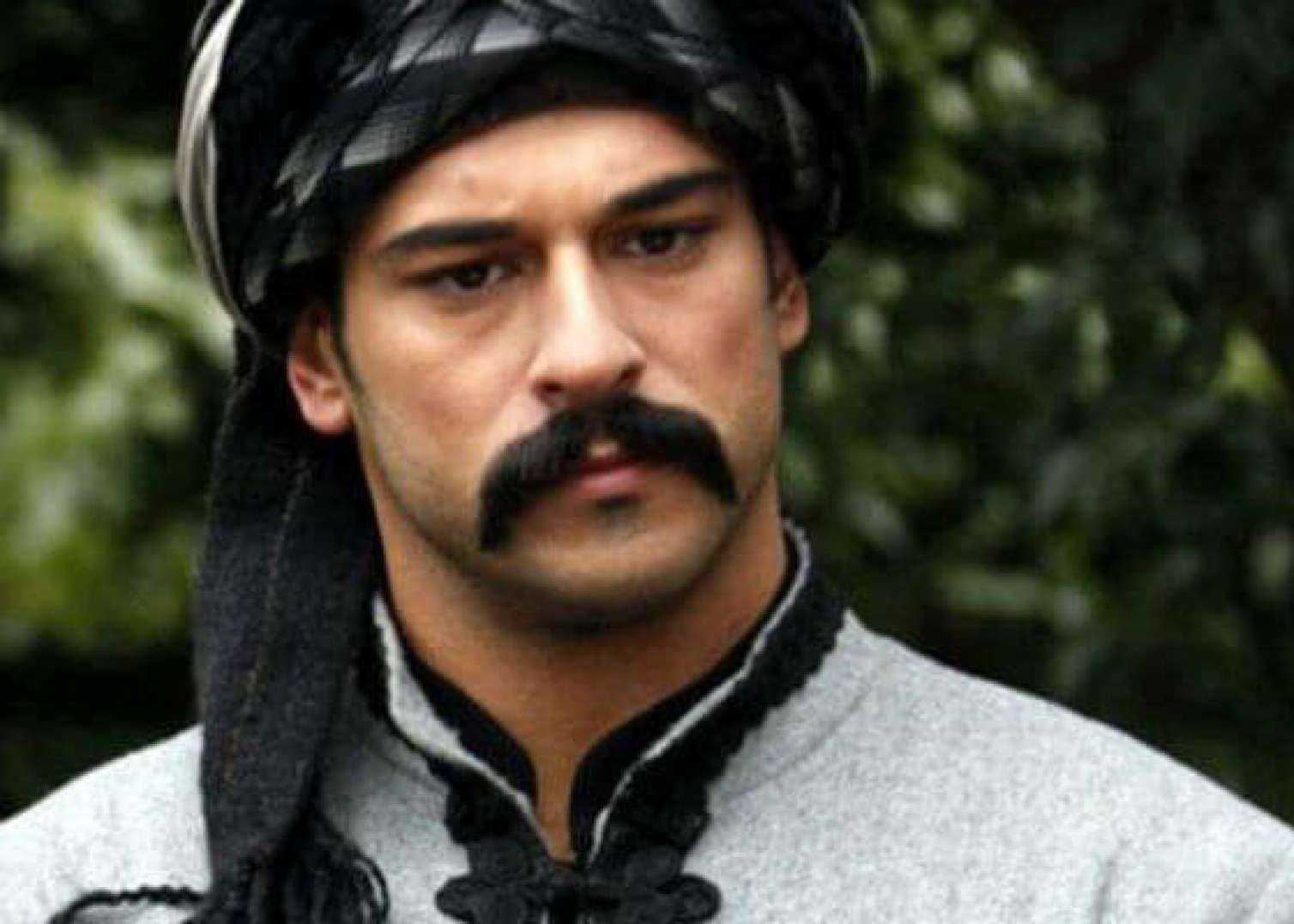 Burak Özçivitin daşınmaz əmlaka yatırımları 1 milyardı keçdi 