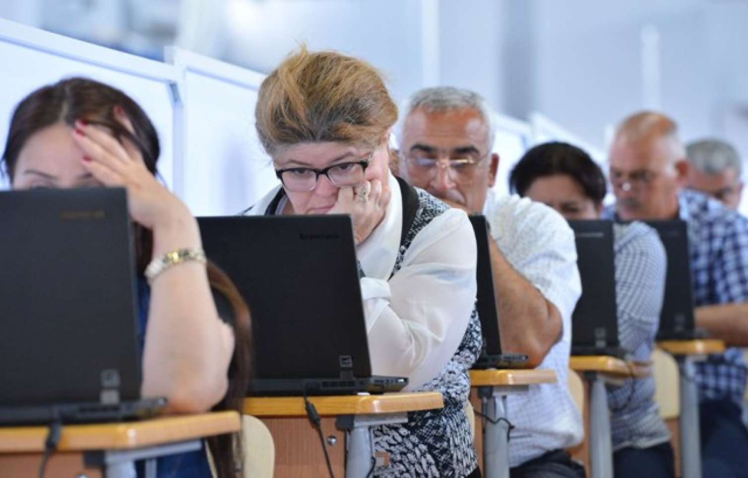  246 müəllim işlə təmin edildi 