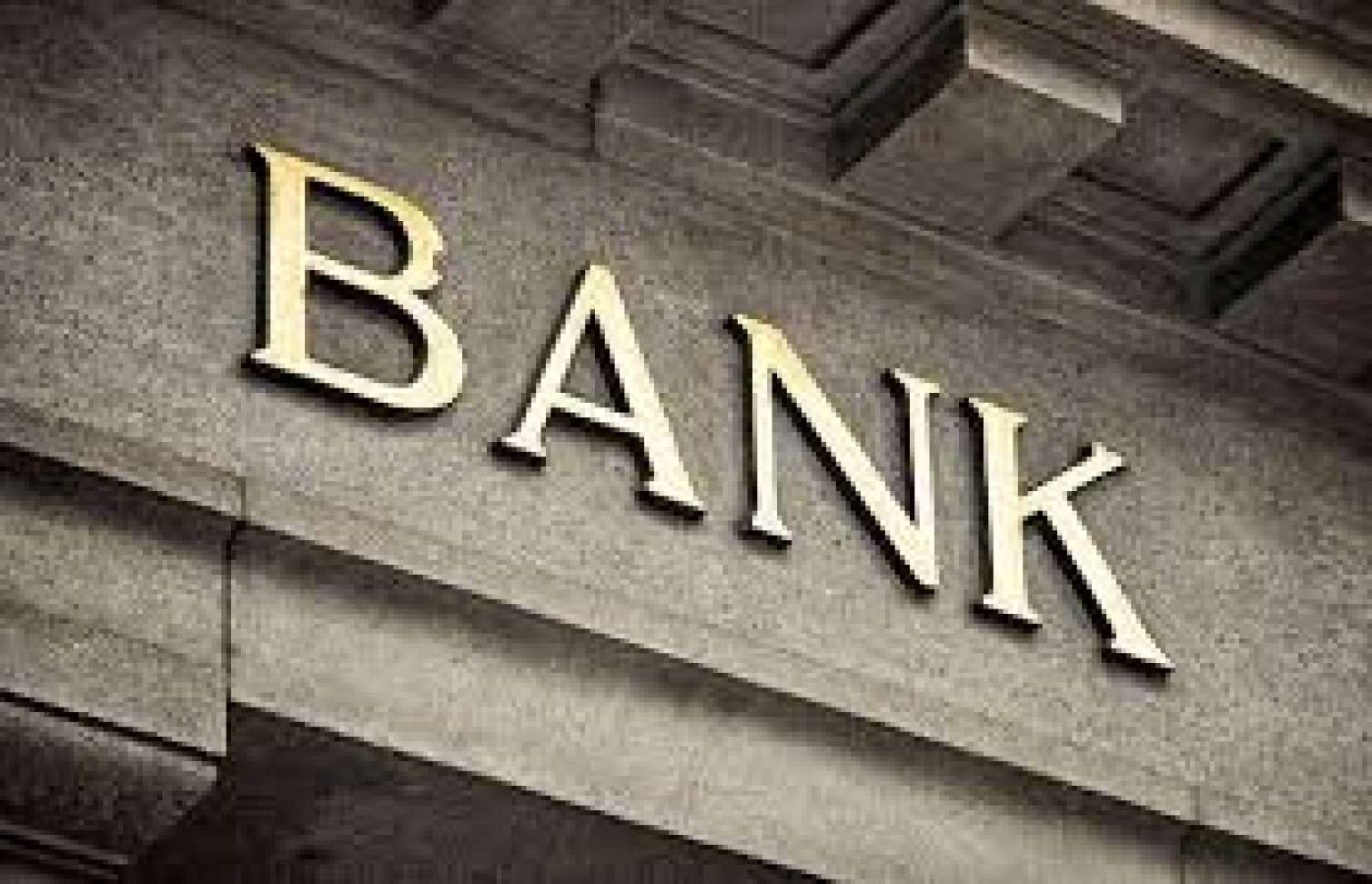 Ekspertdən bankların ünvanına CİDDİ İTTİHAMLAR 
