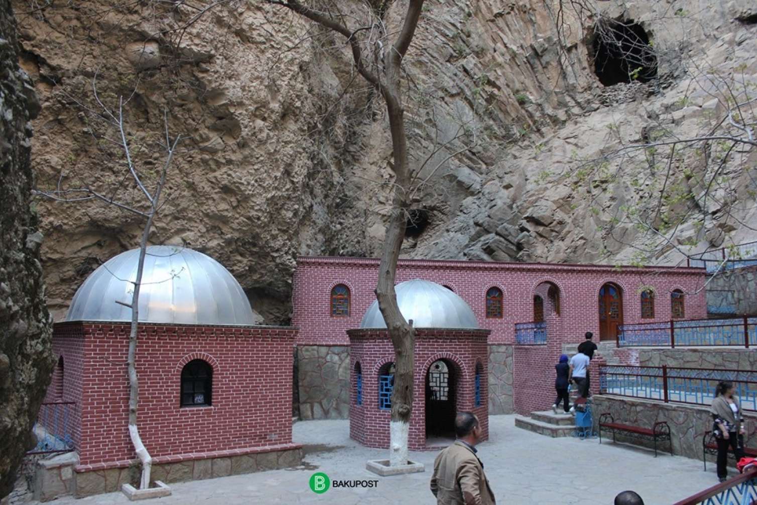 İnsanların qeyb olduğu yer: ziyarətgah, şəfa mənbəyi... –  Naxçıvandan FOTOREPORTAJ