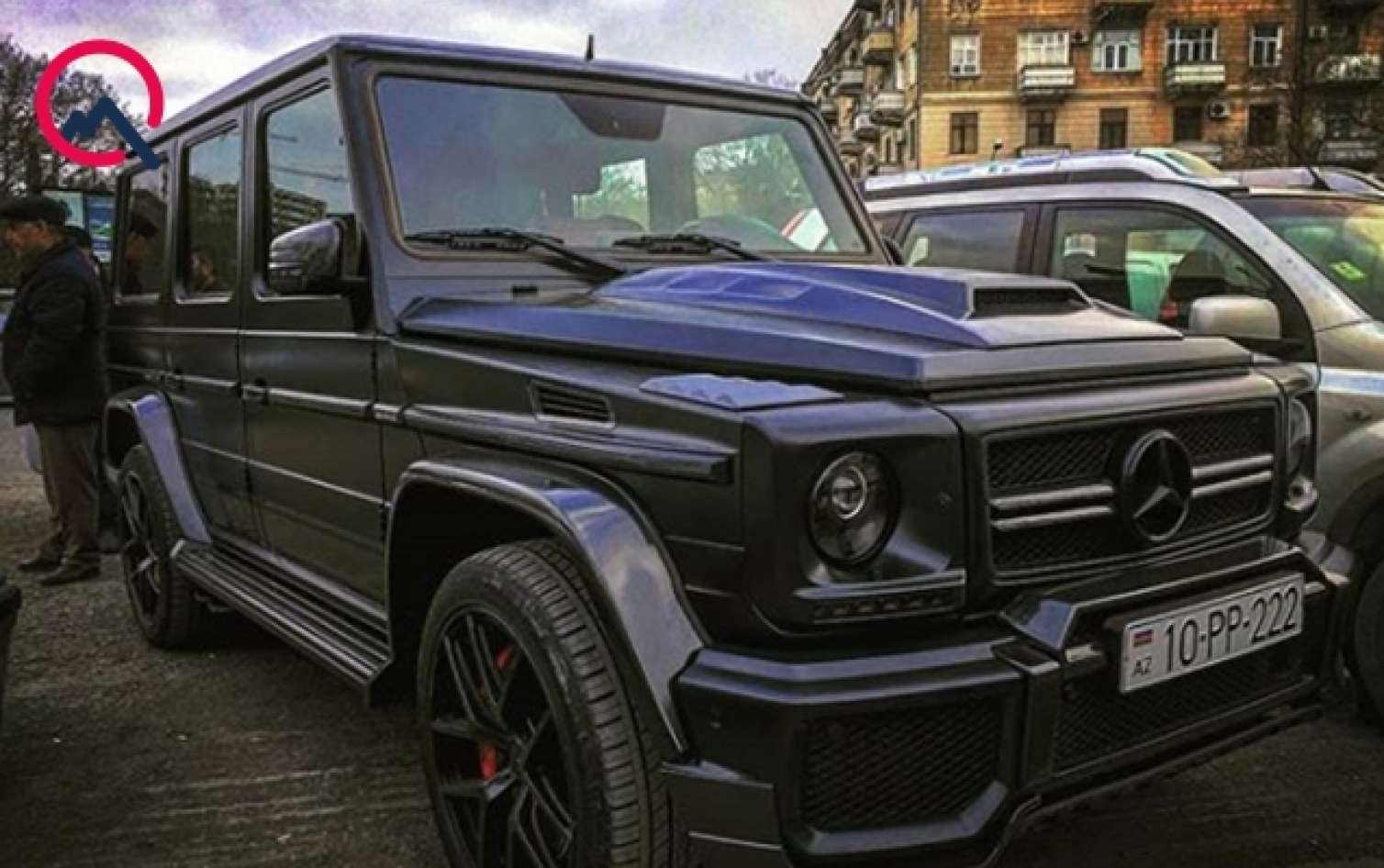 Bakıda "Gelandewagen" yandı -  FOTO