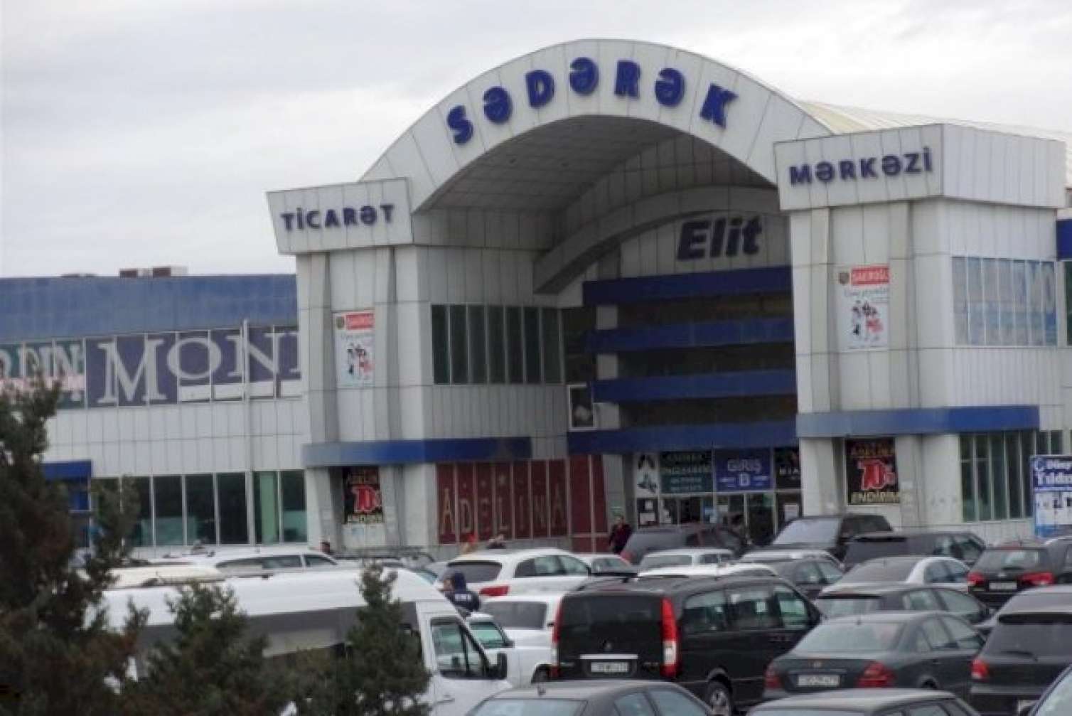 “Sədərək” ticarət mərkəzi sökülür -  VİDEO
