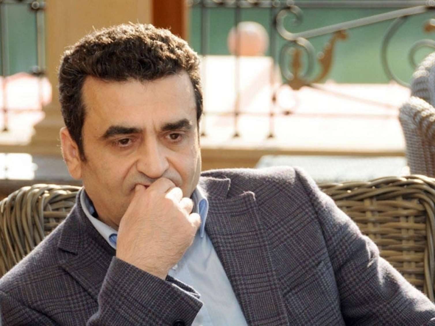  Kamran Həsənli telekanalları yerdən yerə vurdu - VİDEO 
