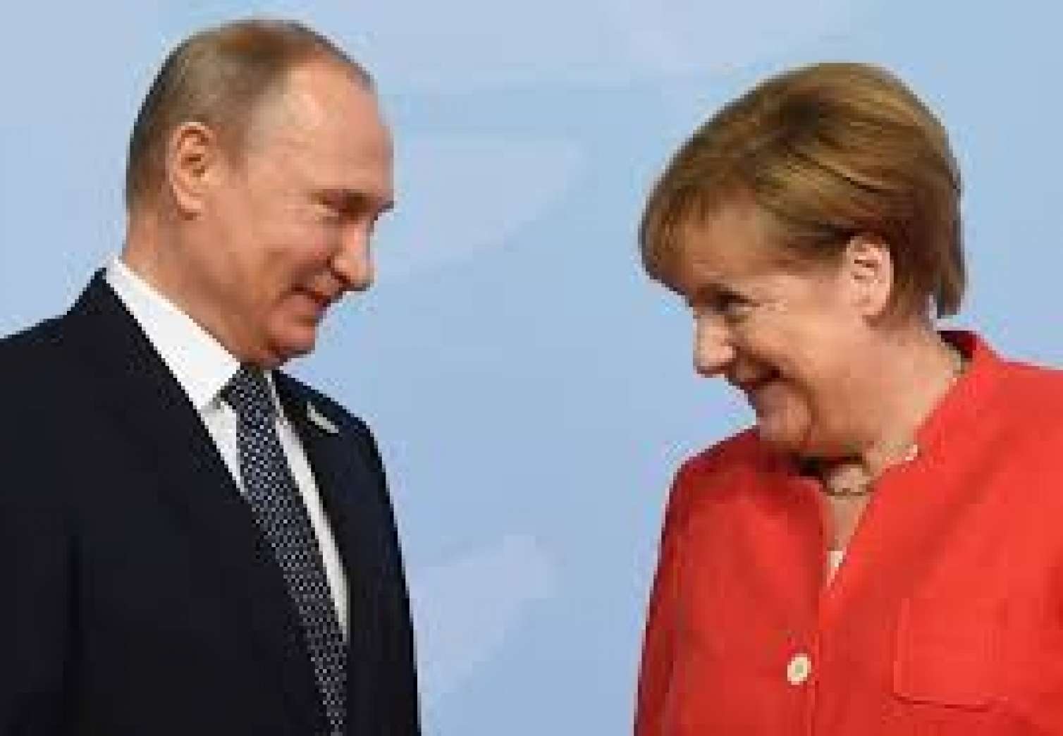  Putinlə Merkel arasında telefon danışığı olub 