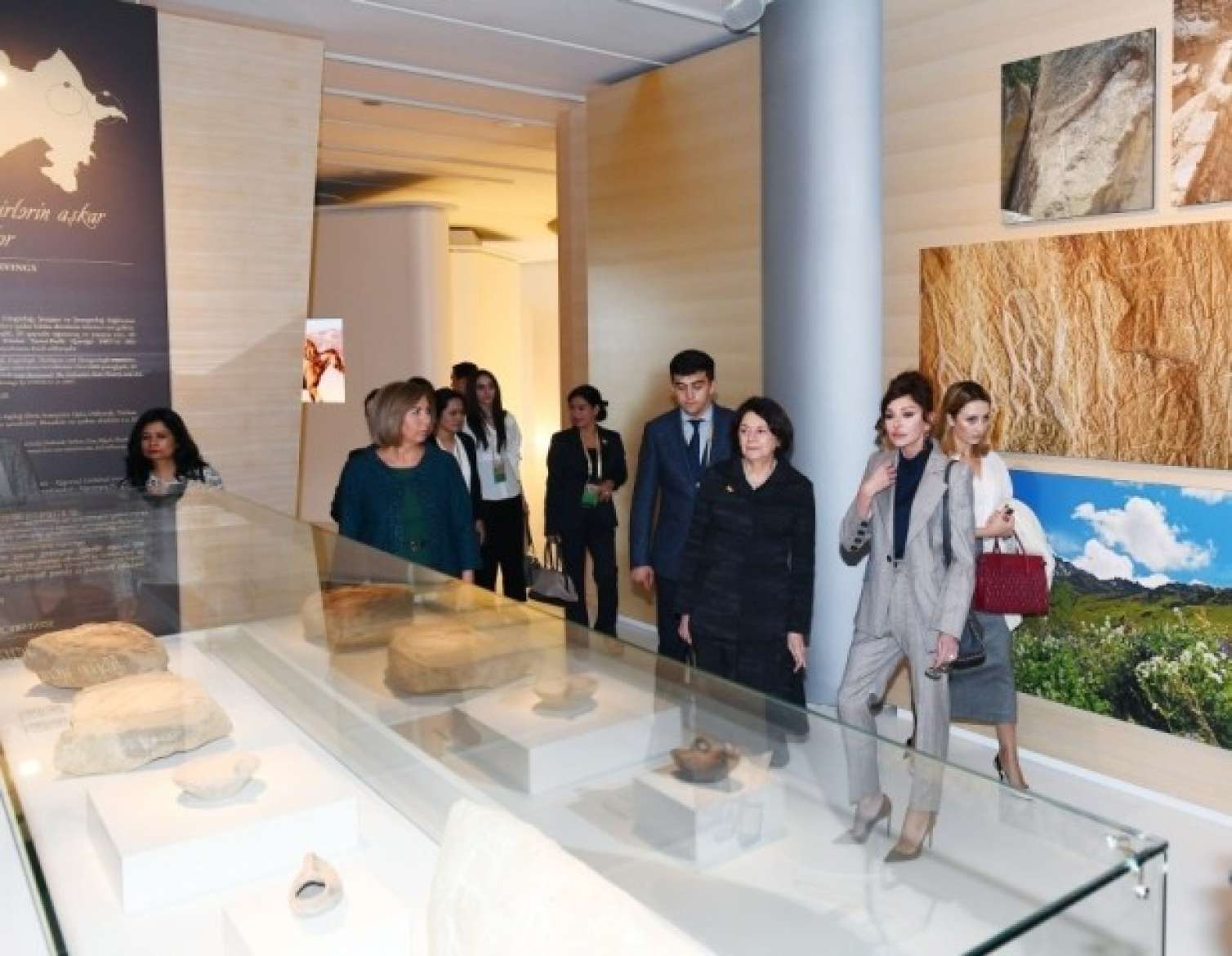 Mehriban Əliyeva Qoşulmama Hərəkatının XVIII Zirvə Görüşündə iştirak edən dövlət və hökumət başçılarının xanımları ilə görüşüb -  FOTOLAR