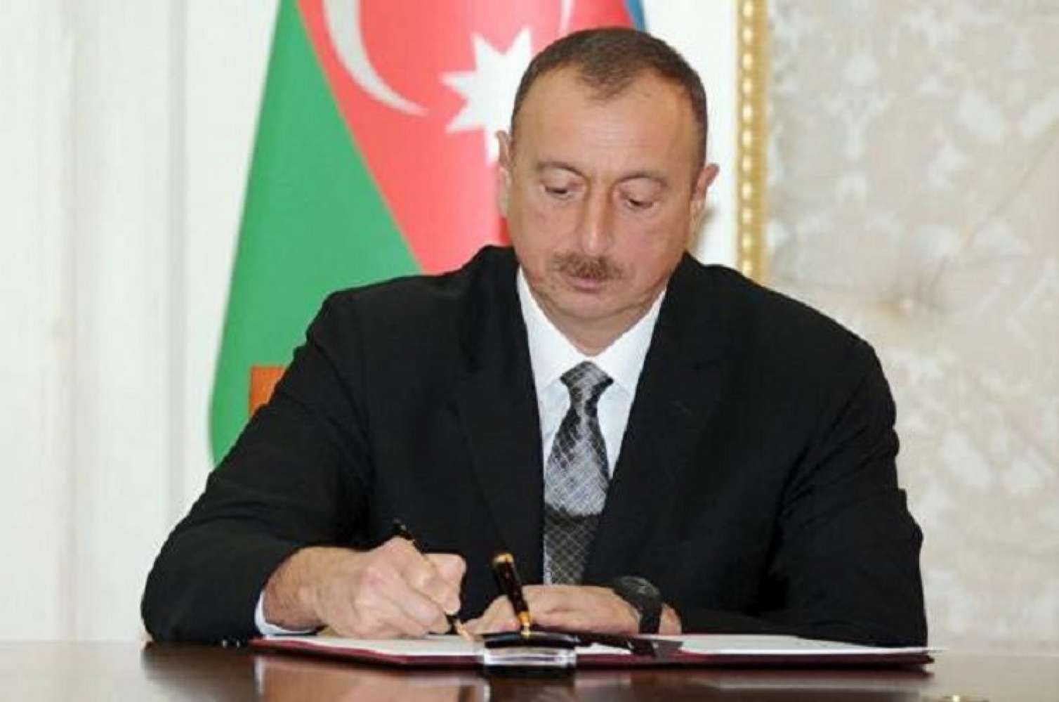 Prezident 2 nəfərə “Xalq artisti” fəxri adı verdi 