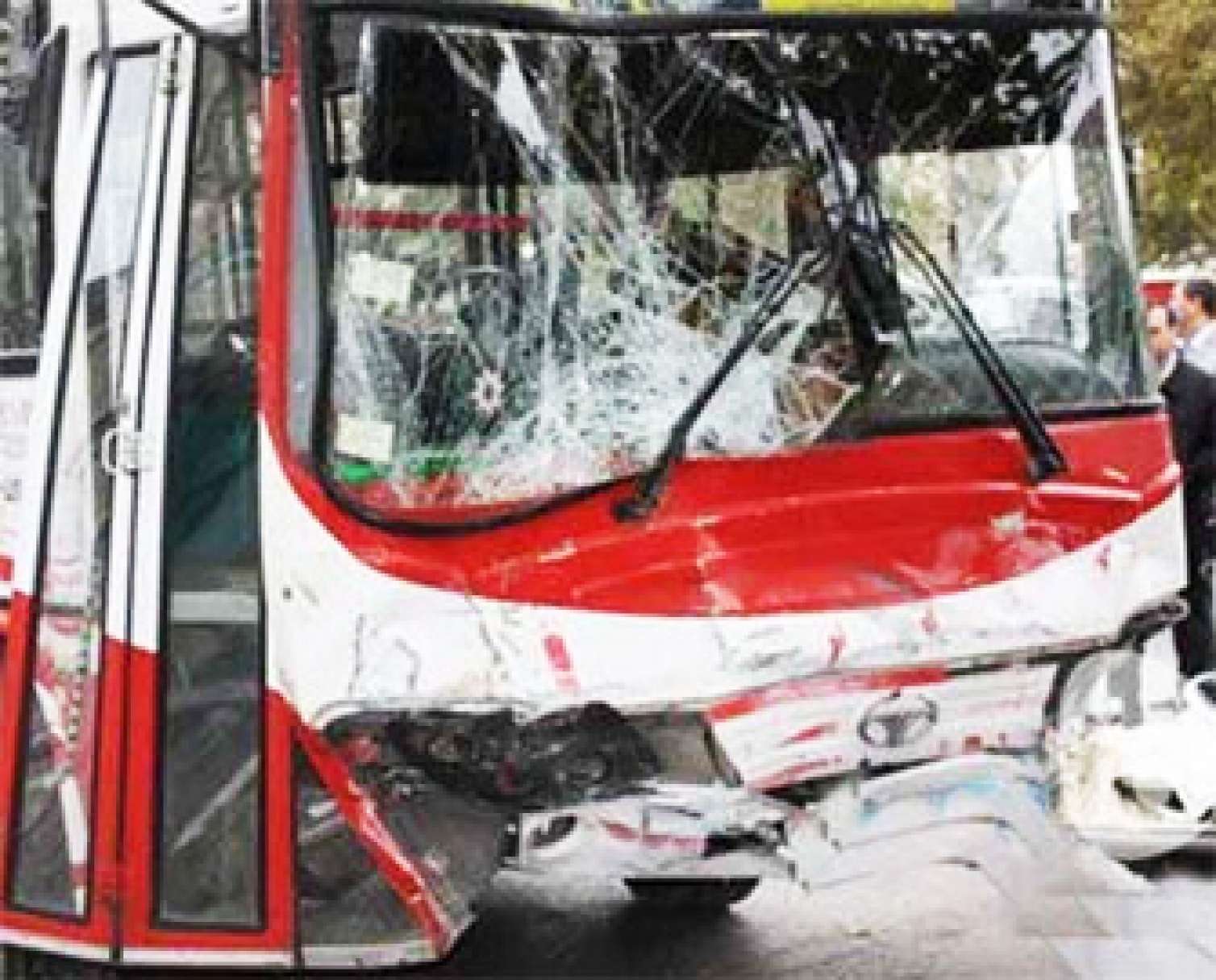 Sumqayıtda avtobus qəzaya düşdü - Xəsarət alanlar var 