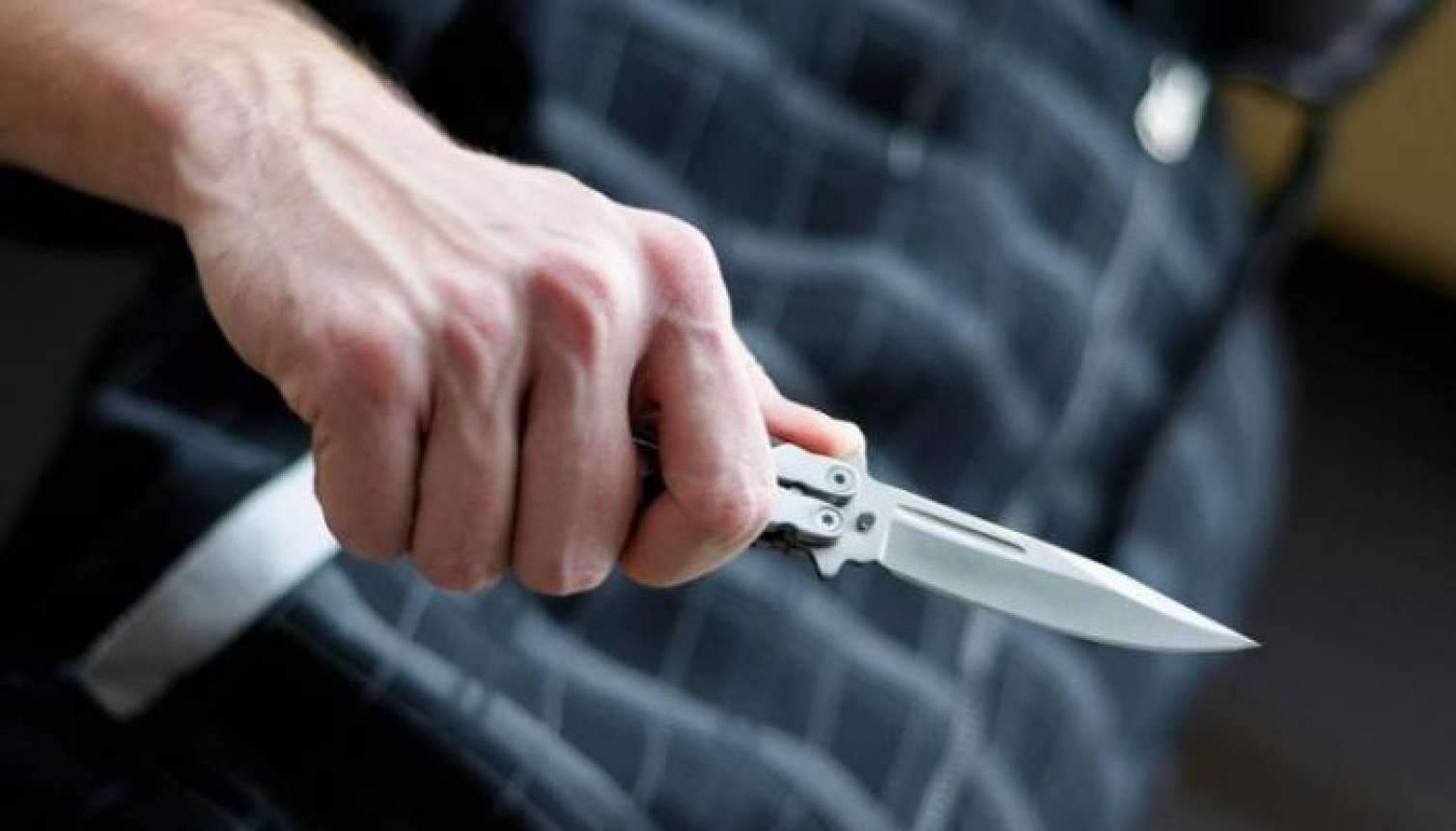 Şadlıq evinin qarşısında ata-oğulu qana buladılar 
