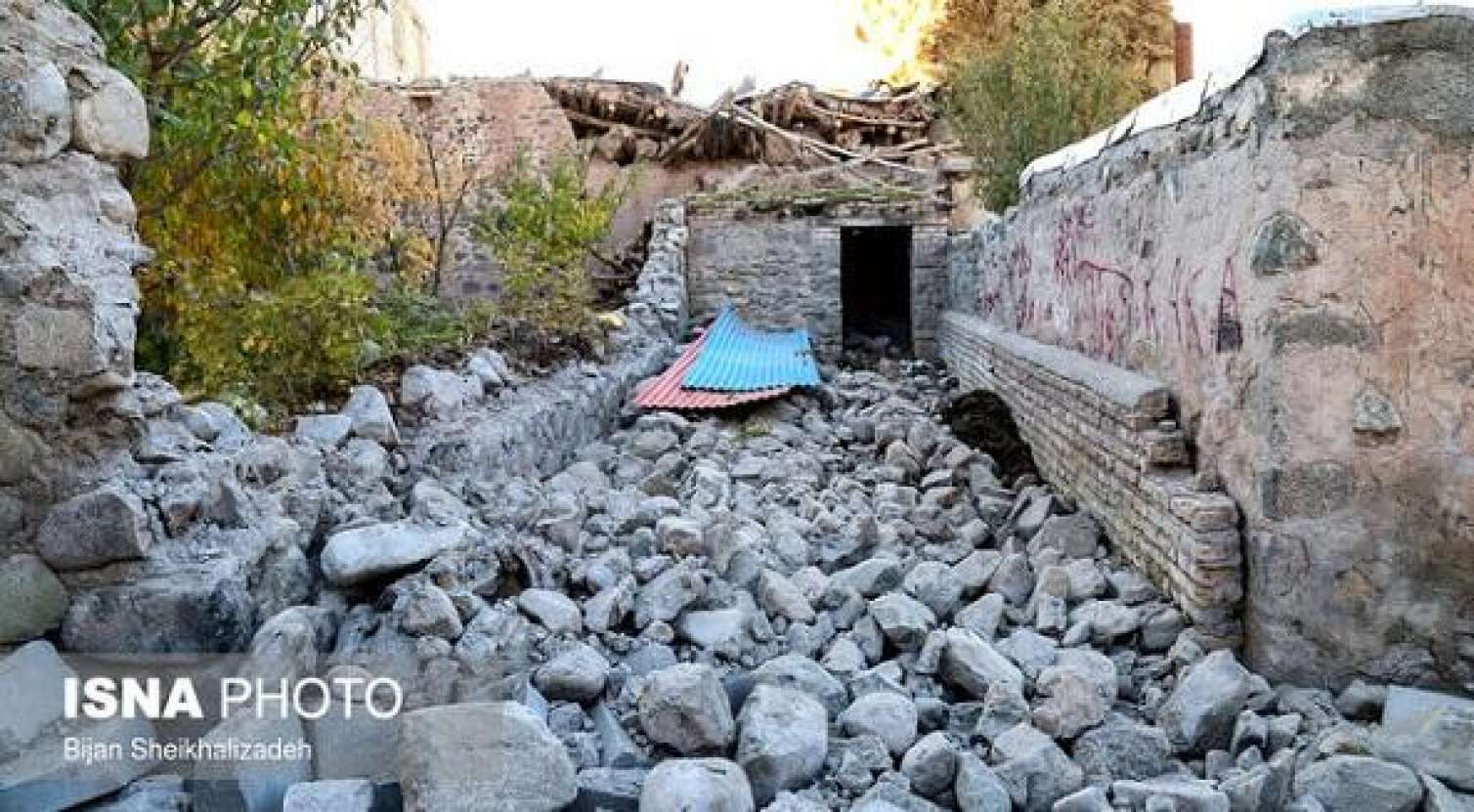 Cənubi Azərbaycanda faciə: 80 kənd, 500 ev dağıldı, 380 yaralı   - FOTO