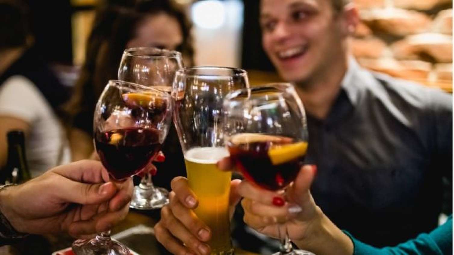 AQTA Naxçıvanda saxta alkoqollu içkiləri aşkarladı 