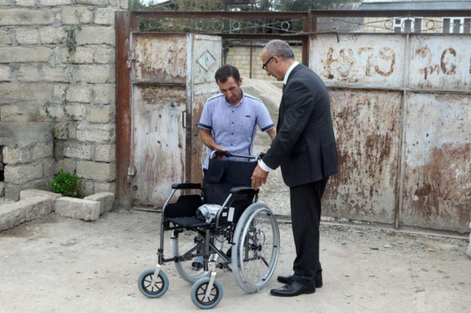 65 əlilə reabilitasiya vasitələri verildi -  FOTO
