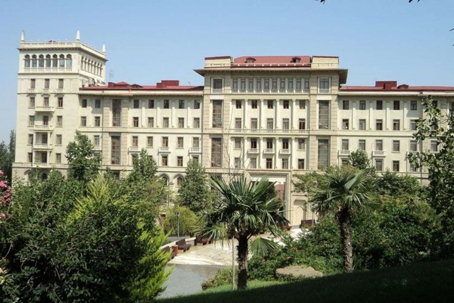  İş və istirahət gününün vaxtı dəyişdirildi:  Yeni ildə bir həftə iş olmayacaq