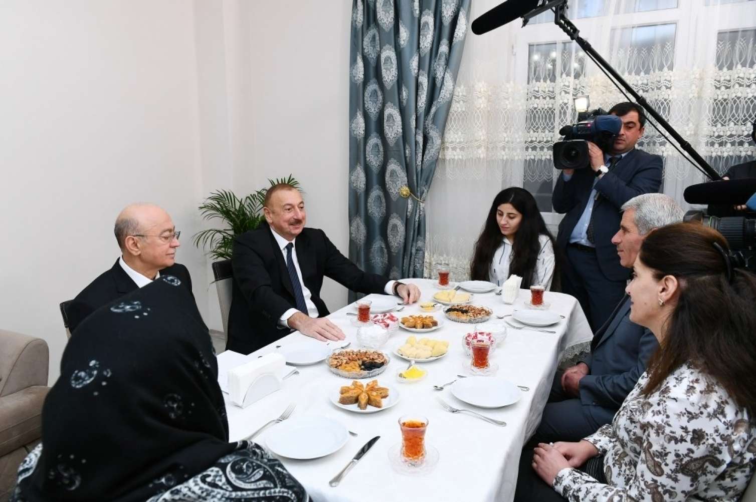 Prezident Şamaxıda zəlzələdən ziyan çəkən ailələr üçün inşa edilən binada -  FOTOLAR