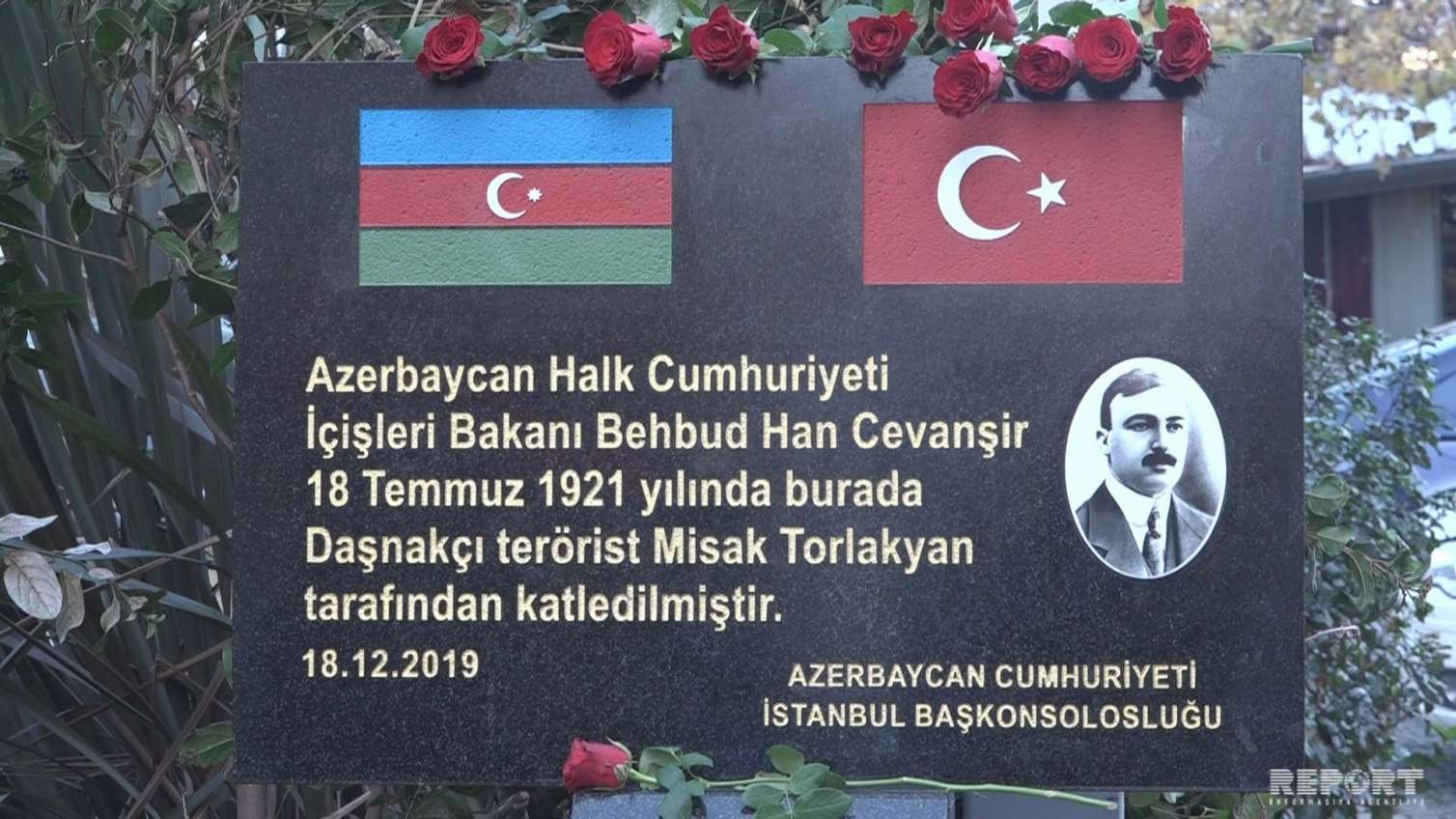 İstanbulda AXC nazirinə abidə qoyuldu -  FOTOLAR