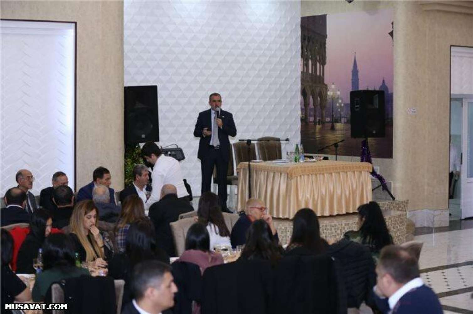 Rauf Arifoğlunun seçki qərargahı toplandı -  FOTO