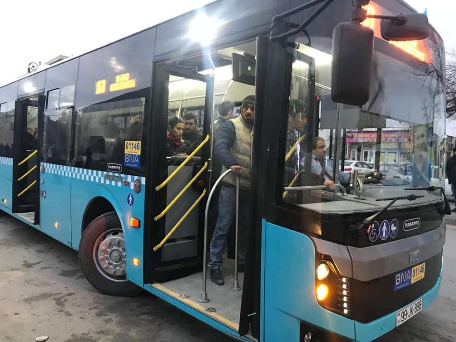 Bakıdakı avtobuslarda arakəsmələr quraşdırılacaq 