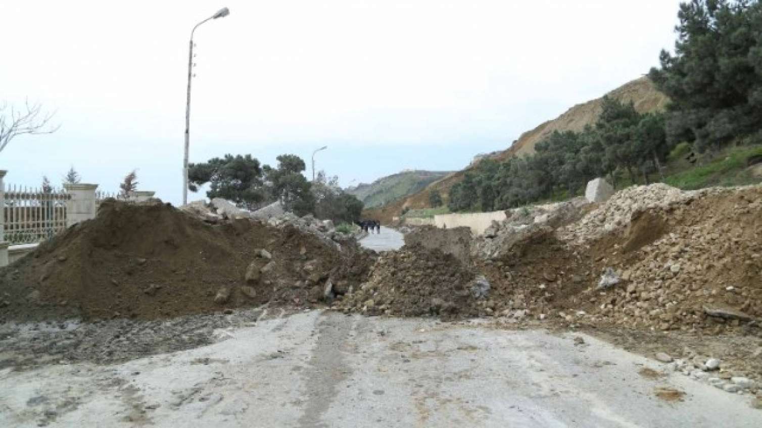 Lerikdə torpaq sürüşməsi oldu 