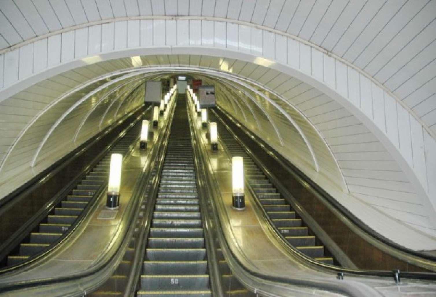 “Həzi Aslanov” metrostansiyasının eskalatoru sökülür  