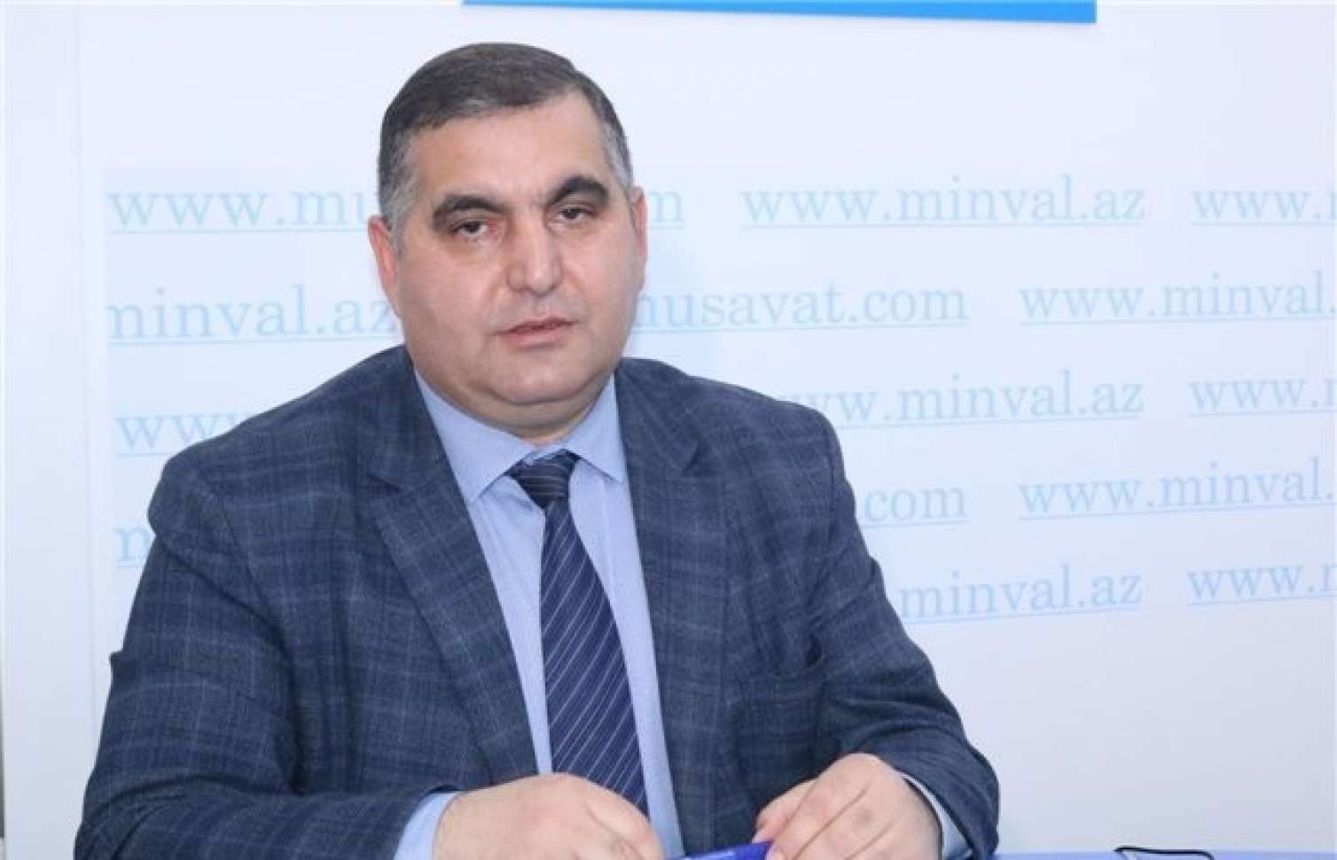 Gecəqonduda yaşayan deputatlar 
