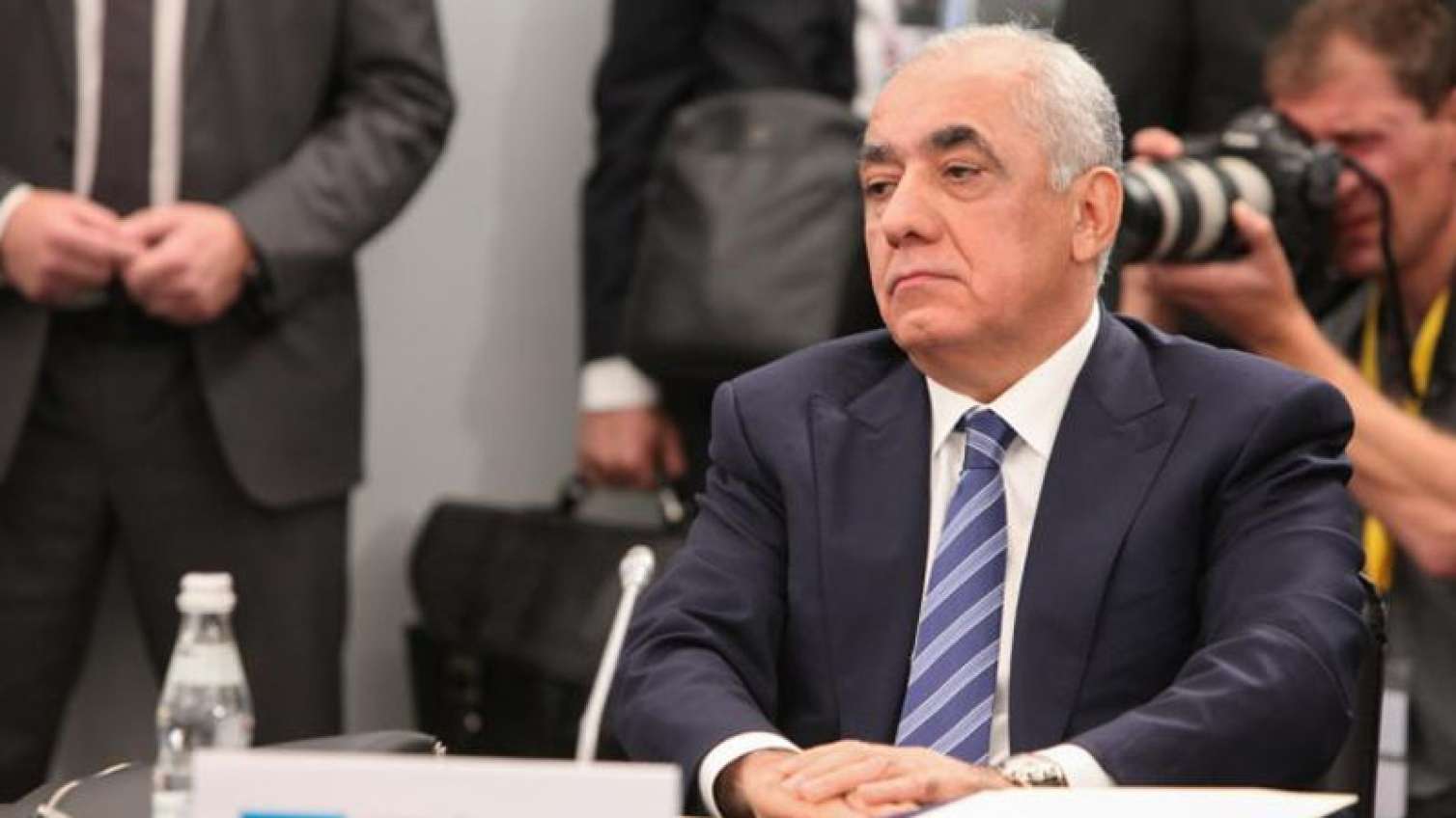 Əli Əsədov 4 şöbəyə müdir əvəzi təyin etdi 