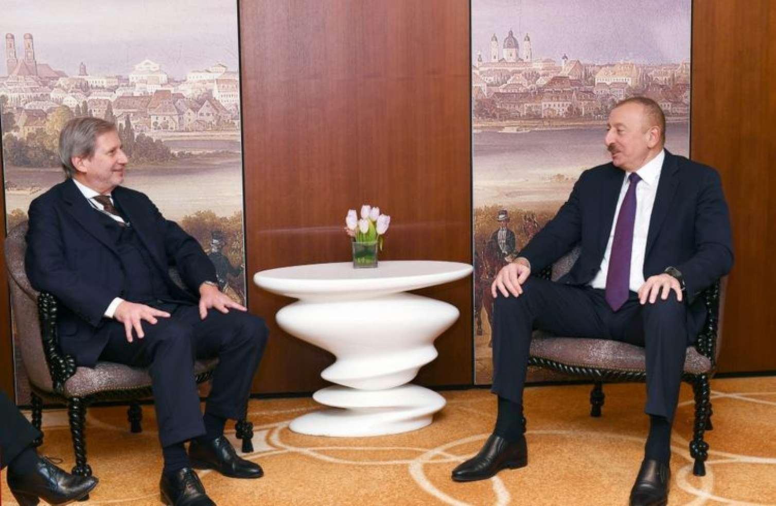 Prezident İlham Əliyevin Avropa İttifaqının komissarı ilə görüşdü - FOTO