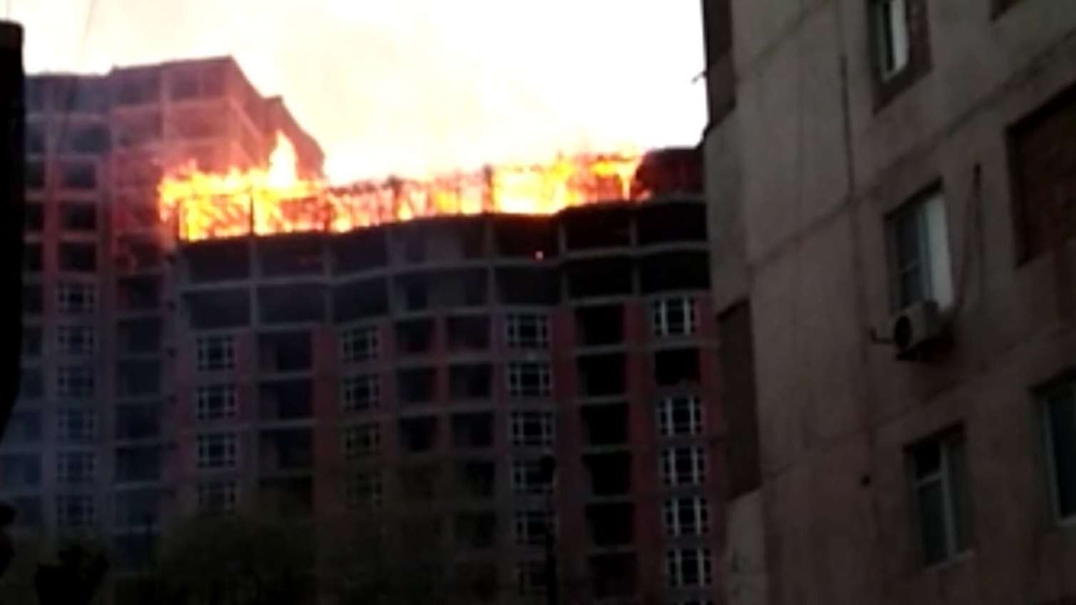 Bakıda çoxmərtəbəli binada YANĞIN SÖNDÜRÜLDÜ 