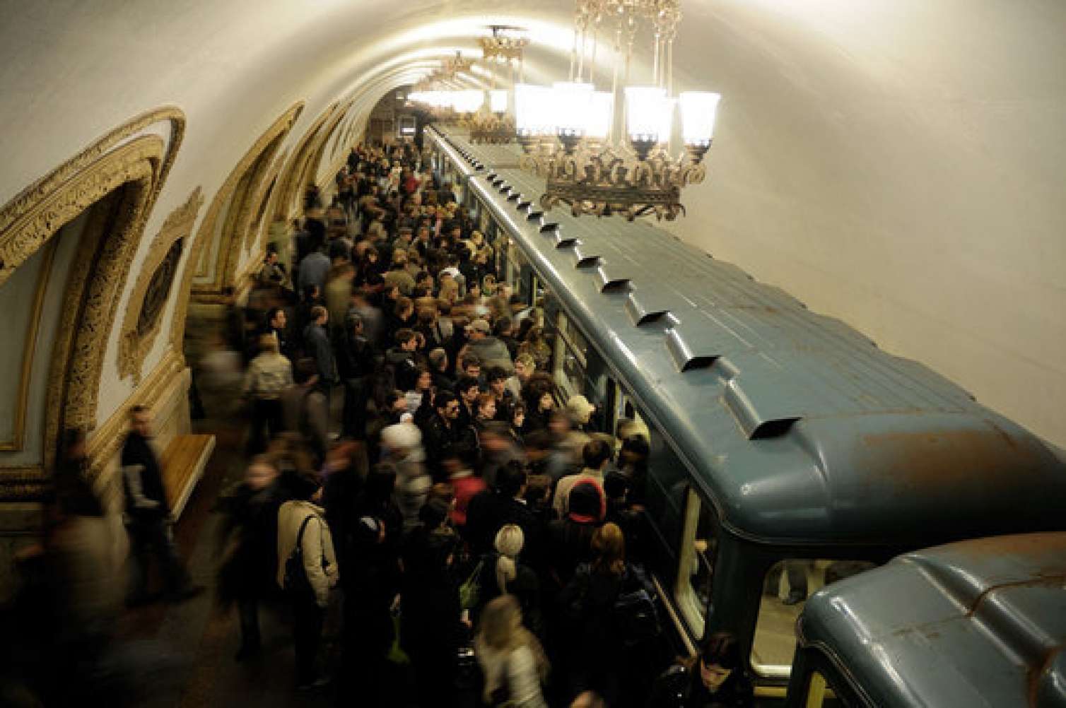Metroda problem yarandı - Qatar tuneldə qaldı 