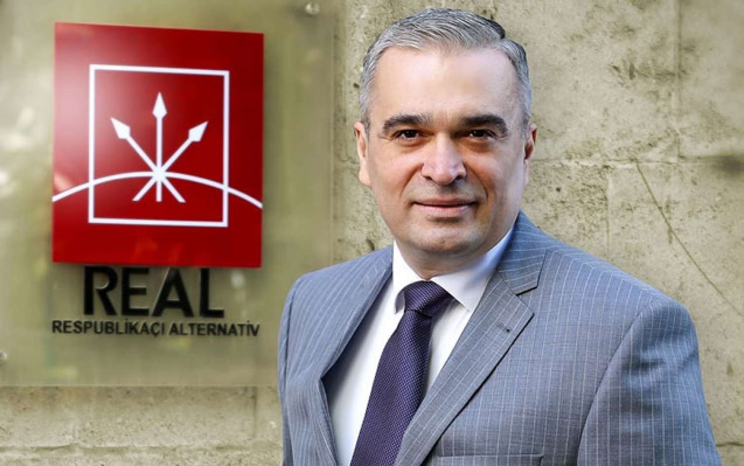 “Prezident müğənniyə ev verməməlidir” -  REAL sədri