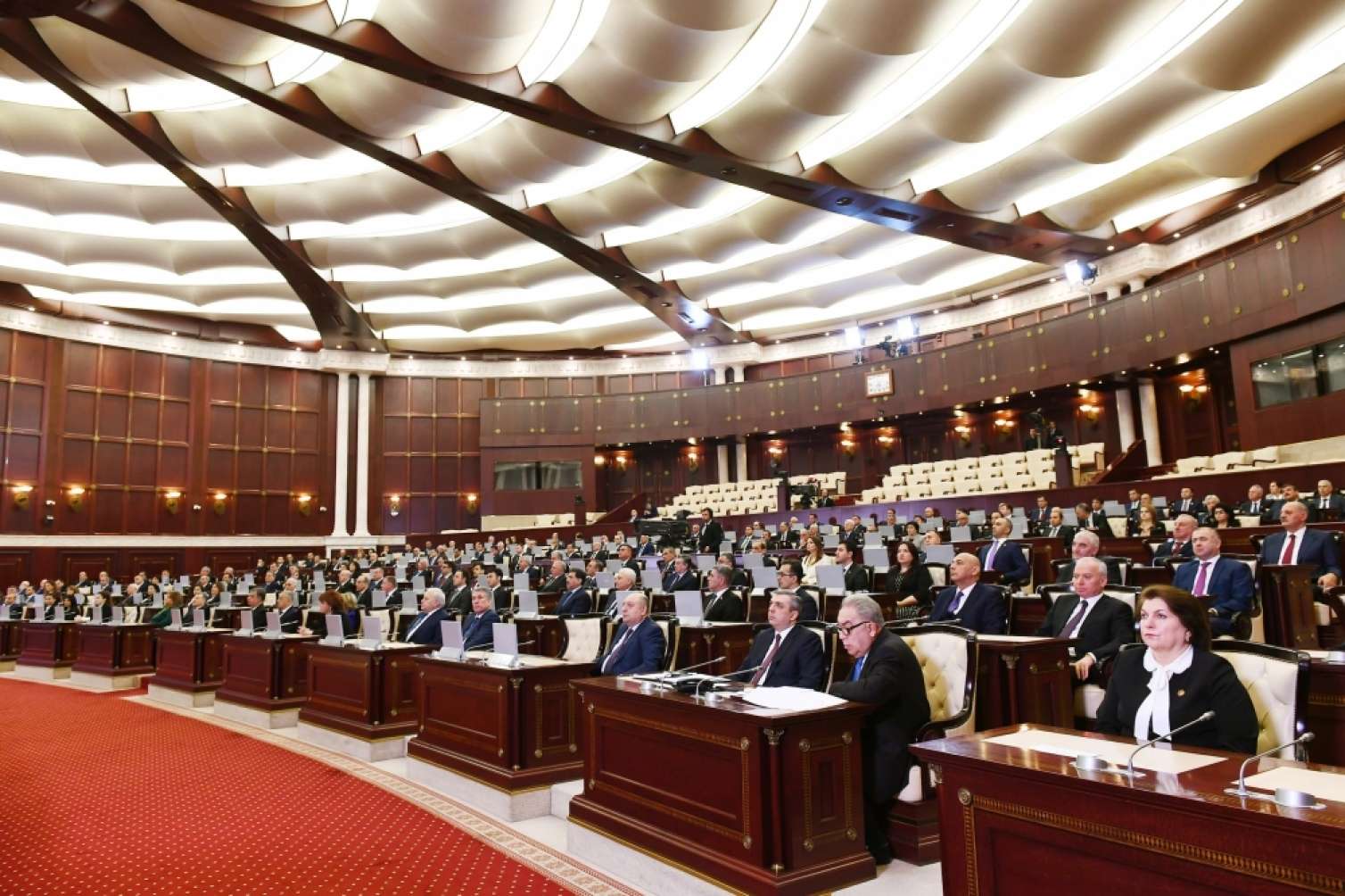 Parlamentin iclası BAŞLADI - Gündəlikdə 10 məsələ var 
