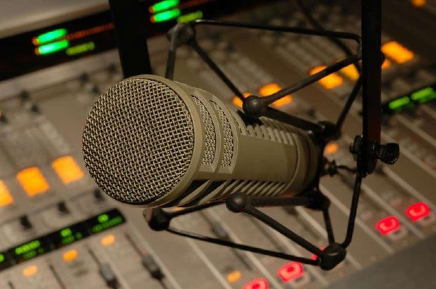 Azərbaycanda yeni radio fəaliyyətə başladı 