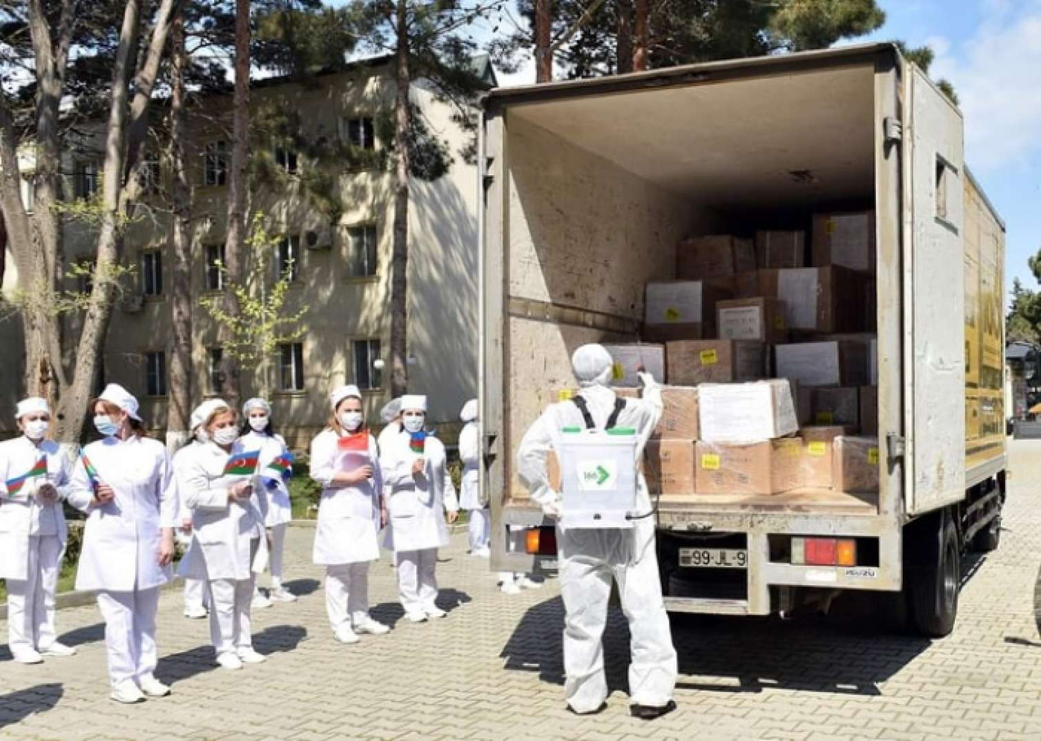 Çin Sumqayıta tibbi yardım göndərdi -   FOTOLAR