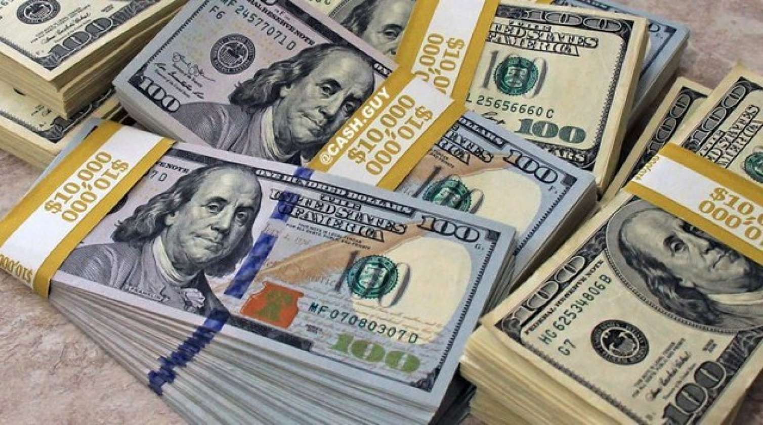 Bir sutkada 3,9 milyard dollar varlandı  