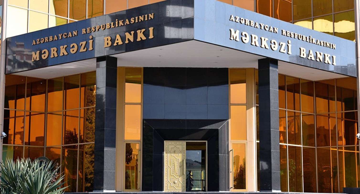 Azərbaycan banklarına qoyulan depozitlər artdı 