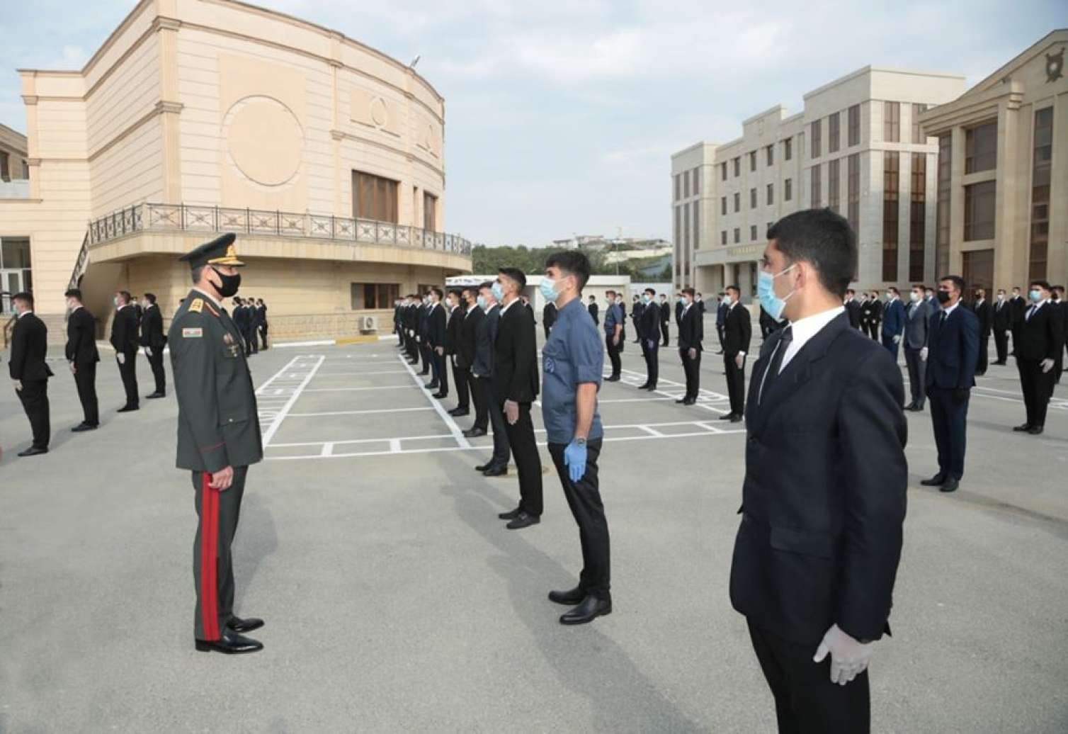 Nazir polis olmaq istəyən gəncləri şəxsən yoxladı  