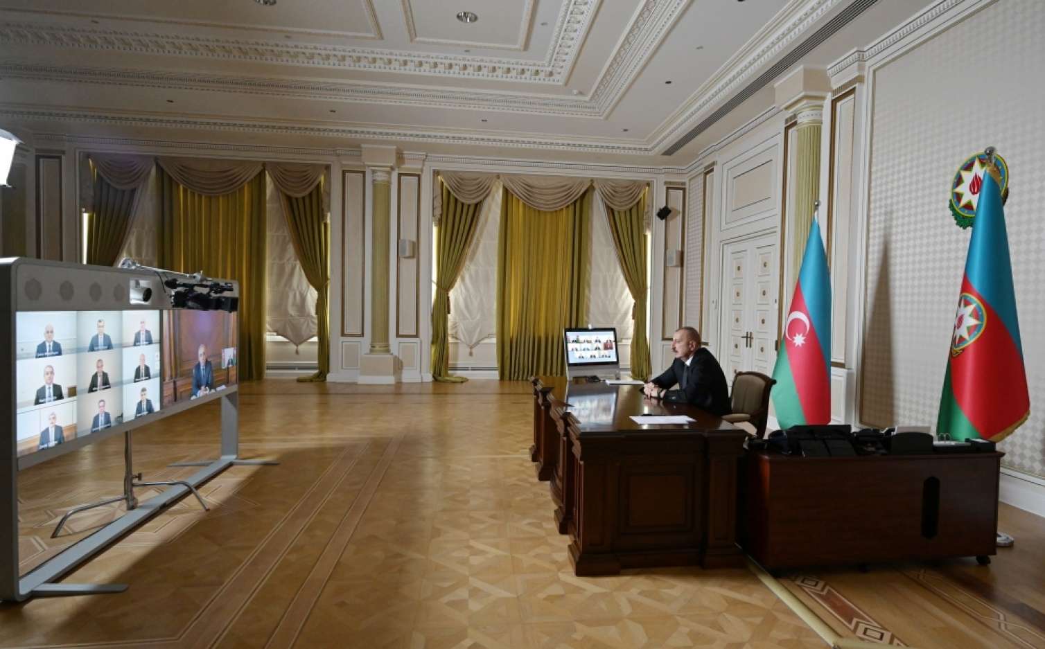 Heydərovla Şərifov müşavirədə üz-üzə gəldi  - Prezident xəbərdarlıq etdi