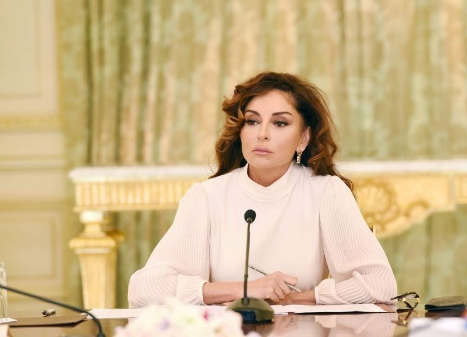 "Baş verənlər məni də dərindən hiddətləndirib"    - Mehriban Əliyevadan çağırış 
