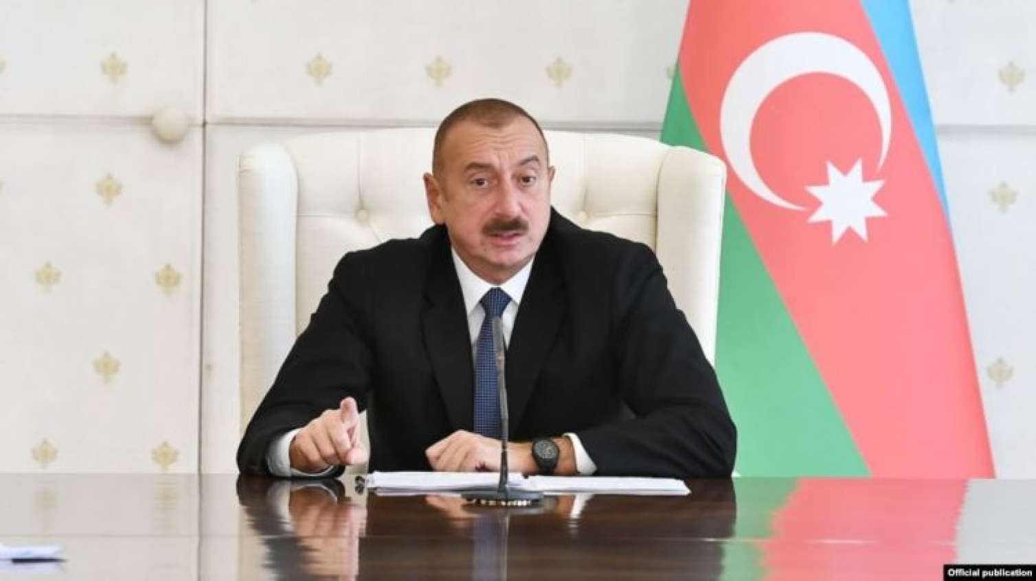 İlham Əliyev karantini pozan vəzifəli şəxsləri tənqid etdi 