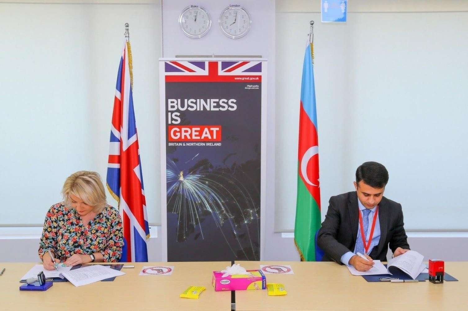 Britaniya səfirliyi London taksilərindən istifadə edəcək  - FOTOLAR