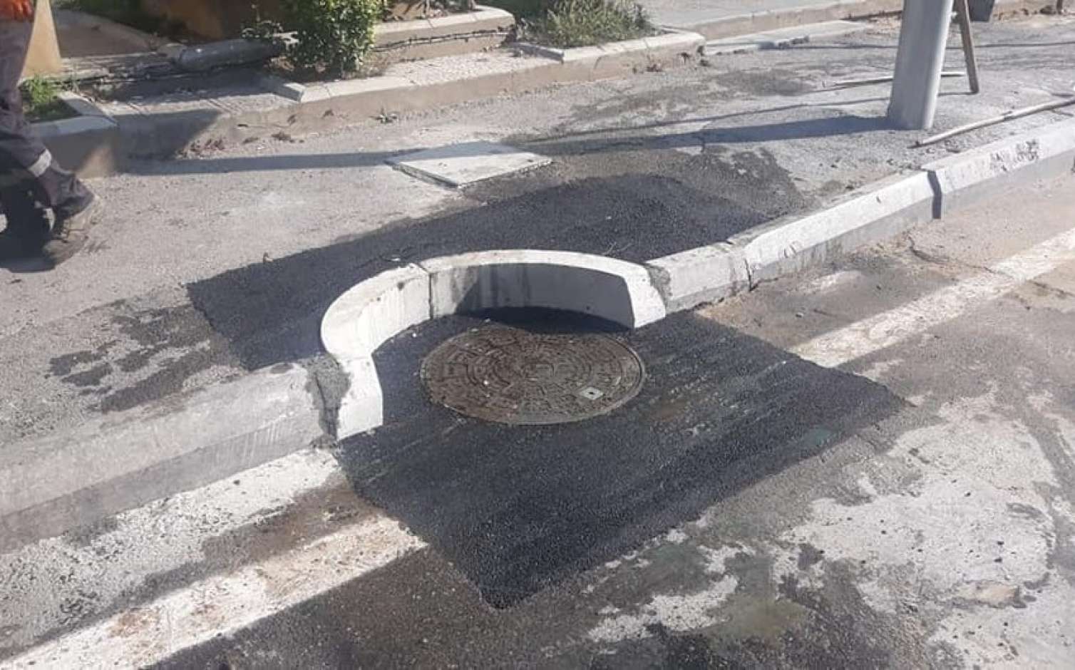 Təhsil Nazirliyinin qarşısındakı çökmüş yol bərpa edildi 