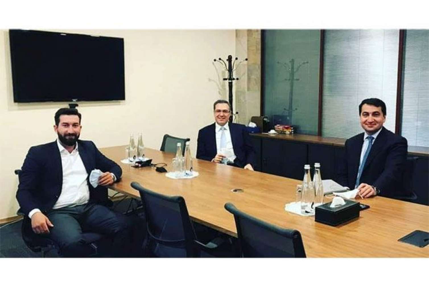 Prezidentin köməkçiləri ilə görüşən  rejissora vəzifə verildi